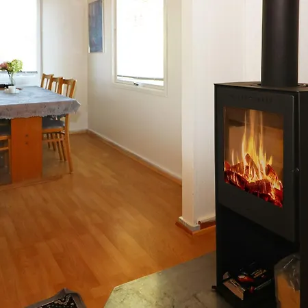 6 Person In * Hadsund